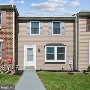 1725 Country Ct Frederick, MD 21702