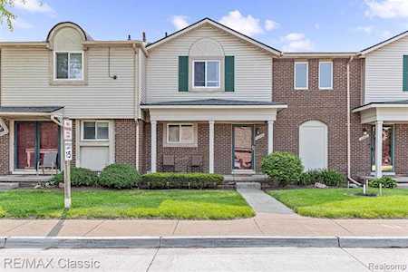 2059 W Franklin Dr Canton Twp, MI 48187