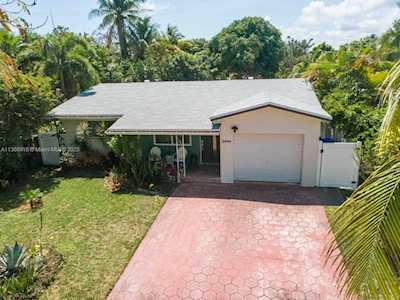 2446 Fillmore St Hollywood, FL 33020