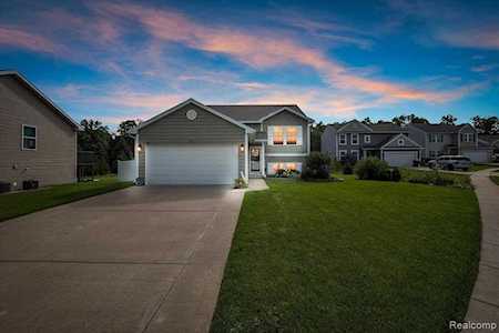 3756 Amber Oaks Dr Howell Twp, MI 48855