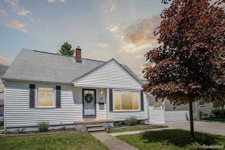 335 Walper Ave Clawson, MI 48017