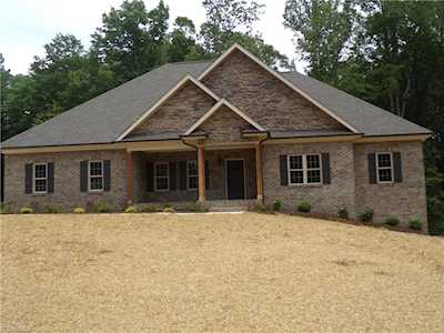 5569 Briar Hollow Lane Belews Creek, NC 27009