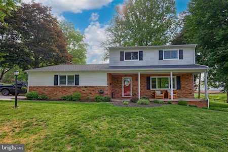2 Meadow Dr Camp Hill, PA 17011