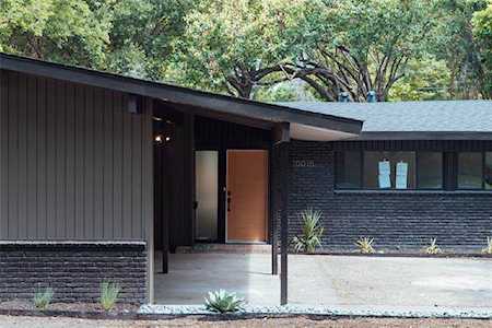10015 Gateway Lane Dallas, TX 75218