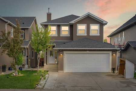 104 Saddlecrest Green NE Calgary, AB T3J5N6