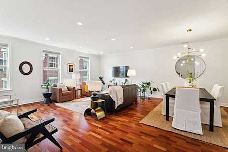 210 Commodore Ct Philadelphia, PA 19146