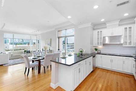2211 Briarglen Dr Houston, TX 77027