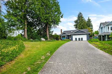 15405 93 Avenue Surrey, BC V3R 9B5