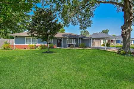 1325 Centennial Dr Houston, TX 77055
