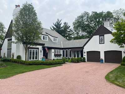 104 Burr Ridge Club Dr Burr Ridge, IL 60527