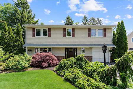 20 Suttonwood Drive Commack, NY 11725
