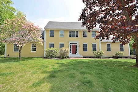 4 Victoria Ln Falmouth, ME 04105