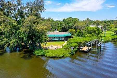 701 Tropical Dr Bradenton, FL 34208