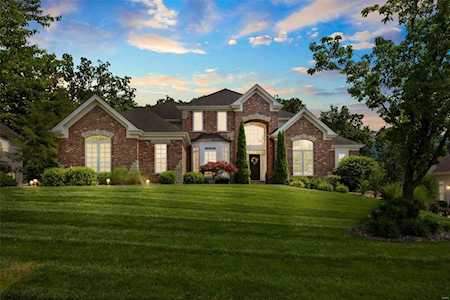 537 Forest Crest Ct Lake St Louis, MO 63367