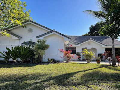 6310 Olde Moat Way Davie, FL 33331