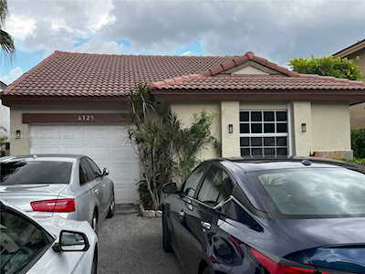 6325 NW 181st Ter Hialeah, FL 33015