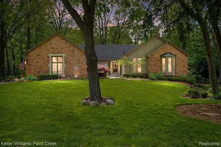 1365 Kingsview Ave Rochester Hills, MI 48309