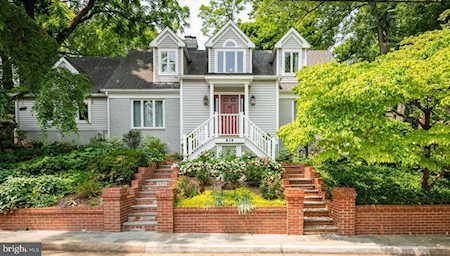 619 Laura Dr Falls Church, VA 22046