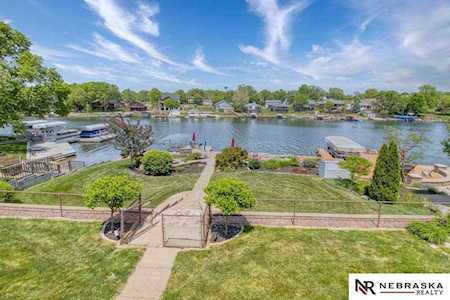 832 Beaver Lake Blvd Plattsmouth, NE 68048