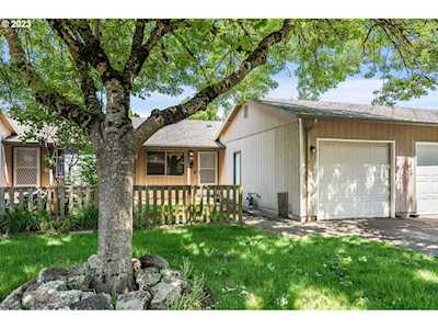 3833 N Juneau ST Portland, OR 97217