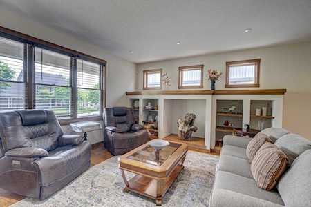 2703 Snowdrift Circle E Maplewood, MN 55119
