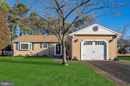 19 Bedivere Ct Toms River, NJ 08757