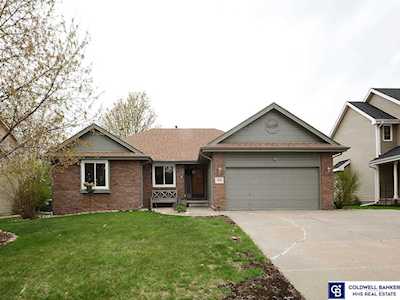 308 Longwood Dr Papillion, NE 68133