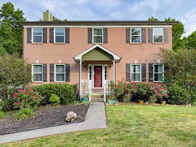 9108 Robinwood Ln Knoxville, TN 37922