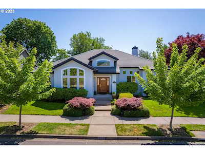 855 Mckenzie Crest DR Springfield, OR 97477