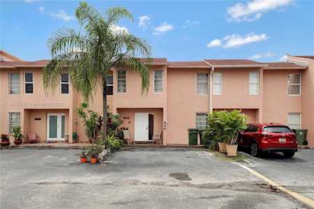 4532 W 14th Ct #303 Hialeah, FL 33012