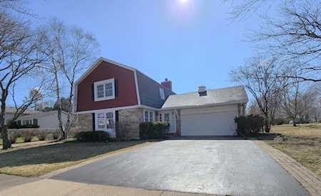 735 Chestnut Ct Algonquin, IL 60102