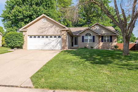 828 Robert Dr Maryville, IL 62062