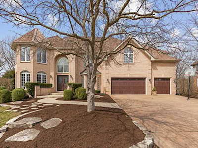2215 River Woods Dr Naperville, IL 60565