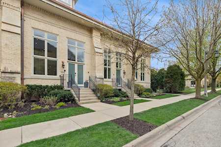 204 Whistler Rd #204 Highland Park, IL 60035