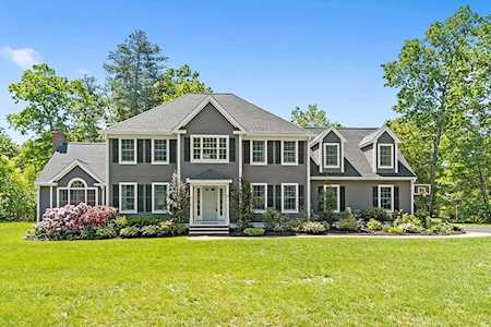 34 Wildlife Way Stow, MA 01775