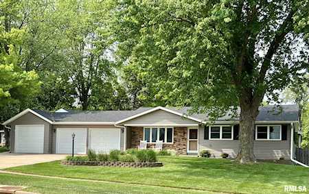 5198 Crow Creek Rd Bettendorf, IA 52722