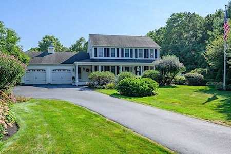 4 Firefly Ln Sandwich, MA 02563