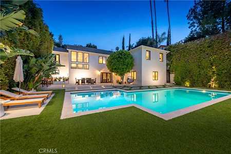 15145 Del Gado Dr Sherman Oaks, CA 91403