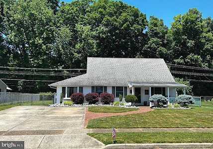 57 Cobalt Ridge Dr N Levittown, PA 19057