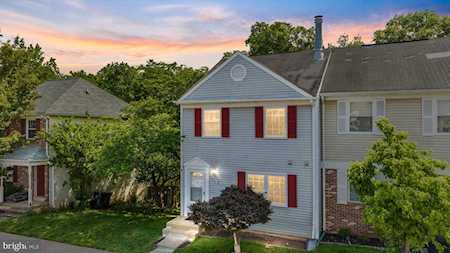 9060 Silver Maple Ct Manassas, VA 20110