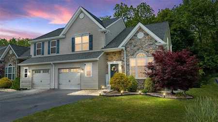 2273 Creekside Dr Coplay, PA 18037