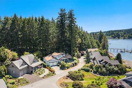 340 Bromley Place NW Bainbridge Island, WA 98110