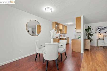 22 Moss Ave #208 Oakland, CA 94610