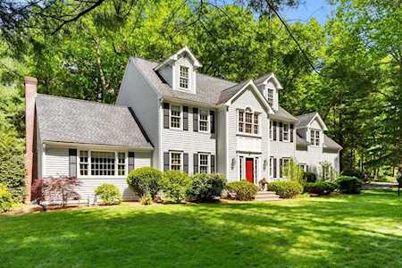 20 Jamie Ln Hopkinton, MA 01748