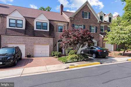 6365 Brampton Ct Alexandria, VA 22304