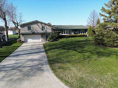 930 86th St Downers Grove, IL 60516