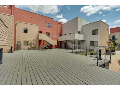 940 NW Naito PKWY #L8 Portland, OR 97209