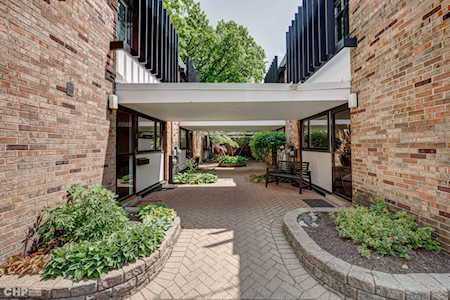 588 W Hawthorne Place #3 Chicago, IL 60657