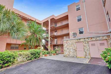 2841 Somerset Dr #401 Lauderdale Lakes, FL 33311