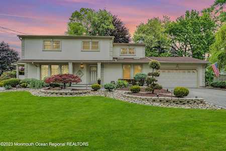 10 Lake Louise Rd Morganville, NJ 07751